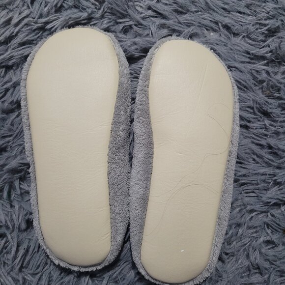 Grey with pink bow slippers - Picture 3 of 4